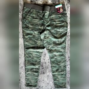 No Boundaries XL (15-17) Camo Mid Rise Jegging